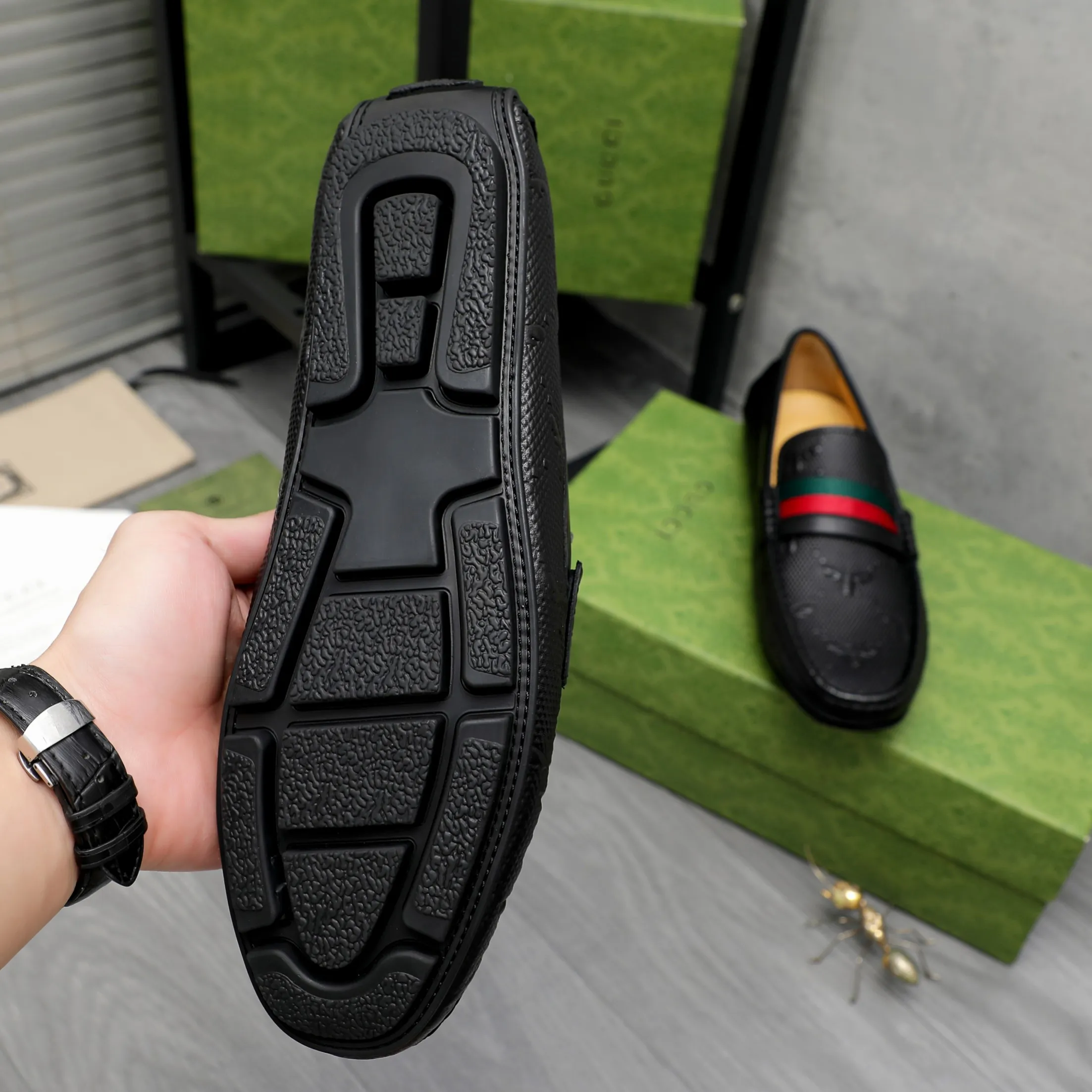 Men's shoes 💰400 Product trademark: GUCCI "Gucci" casual slip-on shoes Regular size: 38-45 (45 is custom-made and non-returnable) Product materials: Selected embossed cowhide upper, pigskin lining, rubber outsole